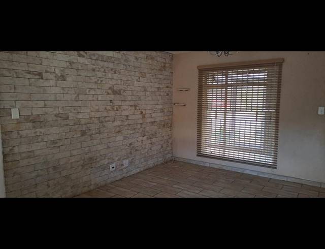 2 BEDROOM APARTMENT FOR SALE IN LINMEYER